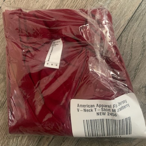 NWT AMERICAN APPAREL FINE JERSEY SHORT SLEEVE V-NECK T-SHIRT CRANBERRY XXS, MED. - Picture 6 of 8